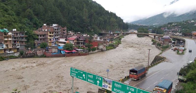 हिमाचल में बादल फटने जैसी बारिश मंडी में 163mm चंबा में भी टूटा रिकॉर्ड कसौली में 145mm बरसात 2772