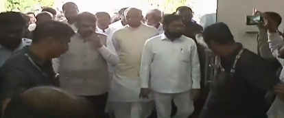 बारामती पहुंचे CM देवेंद्र फडणवीस और एकनाथ शिंदे