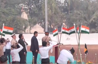 मुख्यमंत्री ने किया परेड का निरीक्षण, फहराया तिरंगा