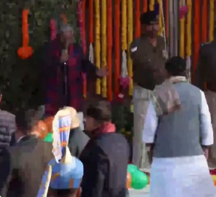 बीजेपी मुख्यालय में नितिन नवीन ने फहराया तिरंगा