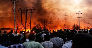 Lucknow Vikas Nagar Fire में बड़ा हादसा। लखनऊ के विकास नगर में भीषण आग से 500 झोपड़ियां जलकर खाक, कई बच्चे लापता, दमकल ने घंटों की मशक्कत के बाद पाया काबू।