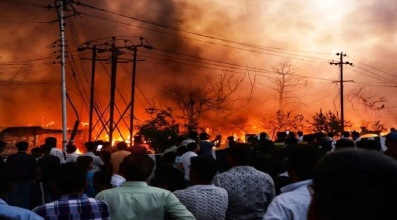 Lucknow Vikas Nagar Fire में बड़ा हादसा। लखनऊ के विकास नगर में भीषण आग से 500 झोपड़ियां जलकर खाक, कई बच्चे लापता, दमकल ने घंटों की मशक्कत के बाद पाया काबू।