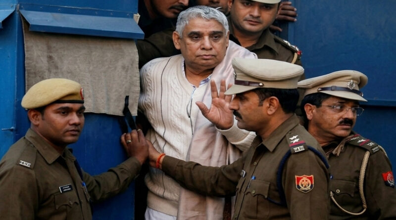 Rampal Bail News: पंजाब एवं हरियाणा हाईकोर्ट ने संत रामपाल को देशद्रोह केस में जमानत दी। जानें 2014 बरवाला कांड, जेल में बिताए 11 साल और पूरा मामला।