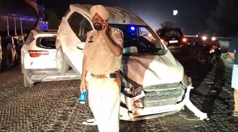 जालंधर हाईवे हादसा में गोराया के पास HP पेट्रोल पंप के नजदीक दो कारों की जोरदार टक्कर हुई। हादसे में कार दूसरी कार के ऊपर चढ़ गई, जान का नुकसान नहीं।