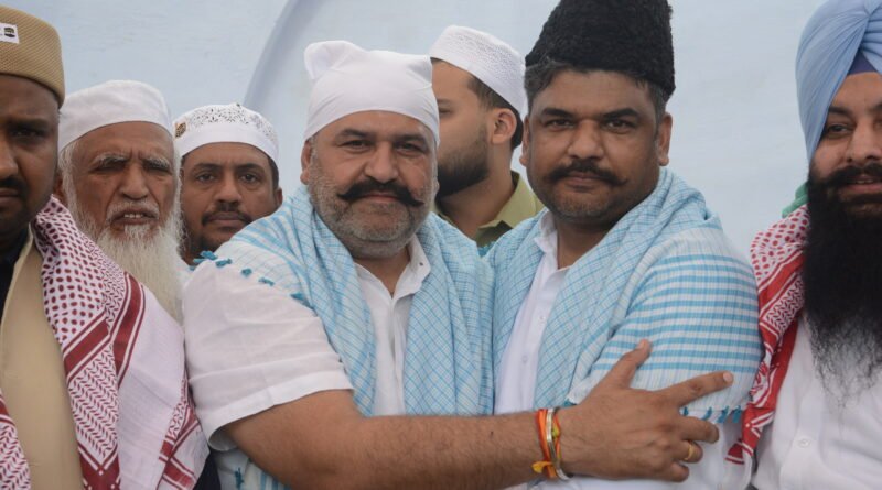 जालंधर में बकरीद के मौके पर ईदगाह में बड़ी संख्या में मुस्लिम भाईचारे ने नमाज अदा कर देश की तरक्की, अमन और भाईचारे की दुआ मांगी। जानिए पूरा समाचार।