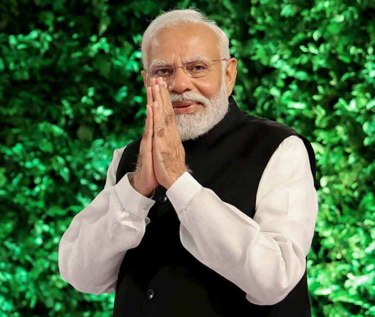 PM मोदी ऑनलाइन क्लासेस बयान के बाद देशभर में शिक्षा व्यवस्था को लेकर चर्चा तेज हो गई है। प्रधानमंत्री मोदी ने स्कूलों से कुछ समय के लिए ऑनलाइन क्लासेस शुरू करने की अपील की।