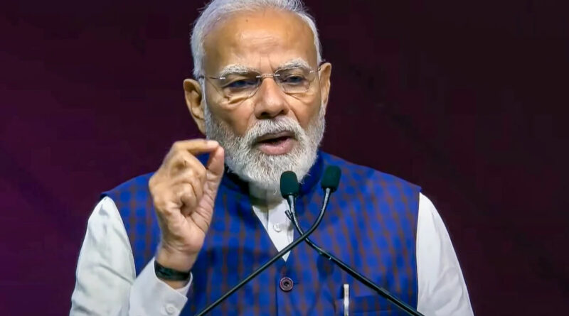 सोने की कीमतों में गिरावट के बीच पीएम मोदी की अपील का असर बाजार में दिखने लगा है। जानिए सोना-चांदी के ताजा भाव, विशेषज्ञों की राय और आने वाले समय का अनुमान।