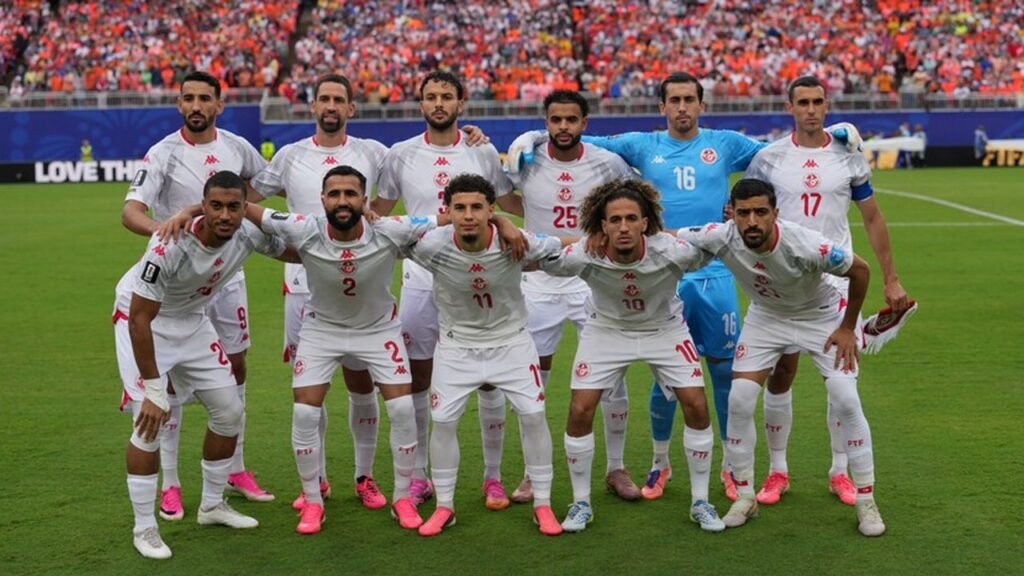FIFA World Cup 2026 में अफ्रीका ने नया इतिहास रच दिया है। पहली बार रिकॉर्ड 9 अफ्रीकी टीमें नॉकआउट राउंड (राउंड ऑफ 32) में पहुंची हैं। जानिए किन टीमों ने बनाई जगह, कांगो की ऐतिहासिक जीत और अफ्रीकी फुटबॉल की बढ़ती ताकत।