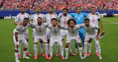 FIFA World Cup 2026 में अफ्रीका ने नया इतिहास रच दिया है। पहली बार रिकॉर्ड 9 अफ्रीकी टीमें नॉकआउट राउंड (राउंड ऑफ 32) में पहुंची हैं। जानिए किन टीमों ने बनाई जगह, कांगो की ऐतिहासिक जीत और अफ्रीकी फुटबॉल की बढ़ती ताकत।