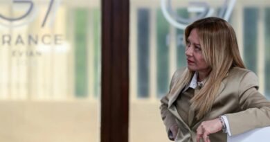 Giorgia Meloni Quit Smoking: G7 समिट के दौरान इटली की प्रधानमंत्री जॉर्जिया मेलोनी ने खुलासा किया कि उन्होंने एक महीने पहले सिगरेट छोड़ दी है। उनके इस फैसले की G7 नेताओं ने सराहना की।