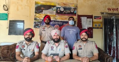 आर्यन होम्योपैथिक क्लिनिक फायरिंग मामला में जालंधर पुलिस को बड़ी सफलता मिली है। वेरका मिल्क प्लांट के निकट स्थित क्लिनिक पर फायरिंग करने के आरोप में गुरपाल सिंह को गिरफ्तार कर लाइसेंसी हथियार बरामद किया गया है।