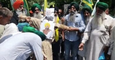 किसान प्रदर्शन जालंधर के तहत भारतीय किसान यूनियन दोआबा ने बढ़ती महंगाई, खाद नीति और बिजली कर्मचारियों पर लाठीचार्ज के विरोध में जोरदार प्रदर्शन किया। किसानों ने सरकार के खिलाफ पुतला दहन कर चेतावनी दी।