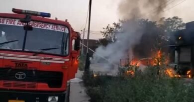 गाड़ी की डीजल टंकी वेल्ड करते समय धमाका होने से जालंधर की एक वर्कशॉप में वेल्डर की दर्दनाक मौत हो गई। आग लगने से पिकअप और मोटरसाइकिल भी जल गई। पुलिस मामले की जांच में जुटी है।
