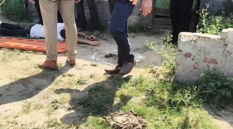 जालंधर पुलिस गैंगस्टर मुठभेड़ में BMS फैशन शोरूम फायरिंग और 50 लाख की फिरौती मामले का आरोपी नवल उर्फ बिल्ला गिरफ्तार। पुलिस पर फायरिंग के बाद जवाबी कार्रवाई में आरोपी की टांग में गोली लगी।