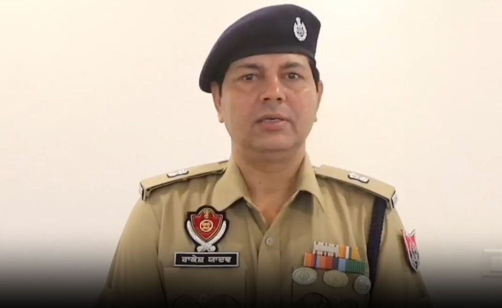 जालंधर फायरिंग मामला में न्यू दशमेश नगर में दो पक्षों की रंजिश के चलते हुई गोलीबारी में एक युवक की मौत हो गई जबकि एक गंभीर रूप से घायल है। पुलिस ने 2 आरोपियों को गिरफ्तार कर लिया है।