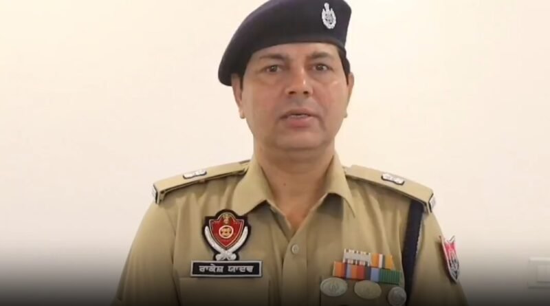जालंधर फायरिंग मामला में न्यू दशमेश नगर में दो पक्षों की रंजिश के चलते हुई गोलीबारी में एक युवक की मौत हो गई जबकि एक गंभीर रूप से घायल है। पुलिस ने 2 आरोपियों को गिरफ्तार कर लिया है।