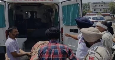 जालंधर सड़क हादसा में लम्मा पिंड चौक के पास ट्रक की टक्कर से एक्टिवा सवार महिला कैलाश कौर की मौत हो गई। हादसे के बाद ट्रक चालक फरार हो गया, जबकि पुलिस मामले की जांच में जुटी है।