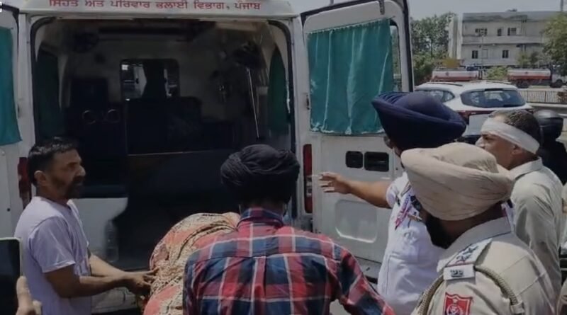 जालंधर सड़क हादसा में लम्मा पिंड चौक के पास ट्रक की टक्कर से एक्टिवा सवार महिला कैलाश कौर की मौत हो गई। हादसे के बाद ट्रक चालक फरार हो गया, जबकि पुलिस मामले की जांच में जुटी है।
