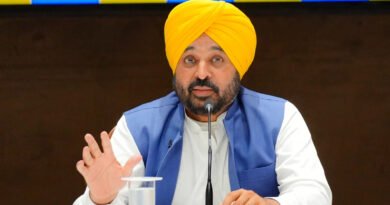 पंजाब के प्राइवेट स्कूलों पर सरकार सख्त हो गई है। 15% से अधिक फीस बढ़ाने वाले स्कूलों के खिलाफ कार्रवाई होगी और अतिरिक्त वसूली गई राशि छात्रों को लौटानी पड़ेगी।