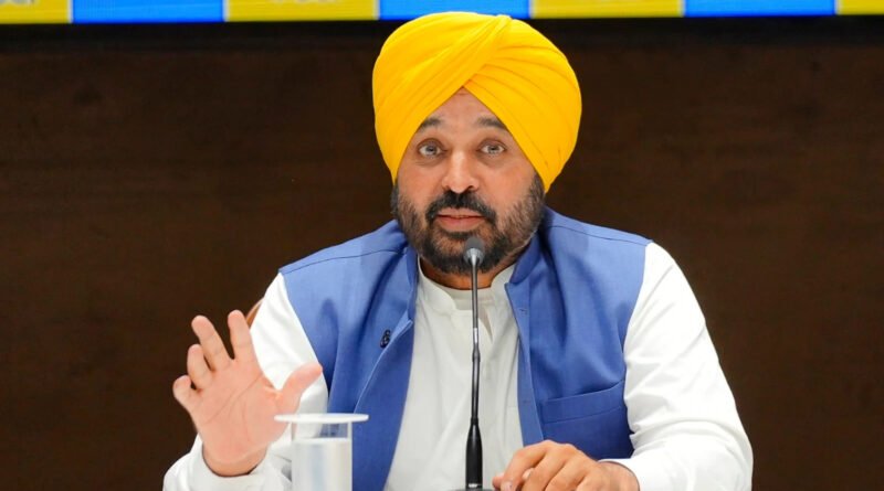 पंजाब के प्राइवेट स्कूलों पर सरकार सख्त हो गई है। 15% से अधिक फीस बढ़ाने वाले स्कूलों के खिलाफ कार्रवाई होगी और अतिरिक्त वसूली गई राशि छात्रों को लौटानी पड़ेगी।