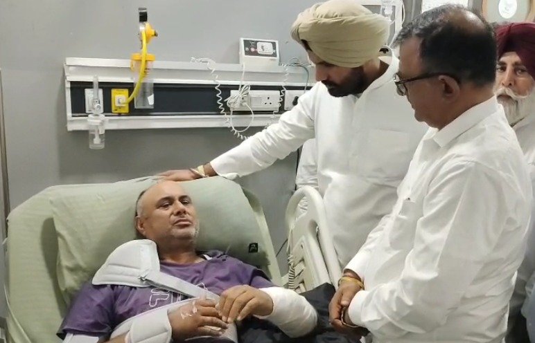 राजा वडिंग का सीएम मान पर हमला उस समय देखने को मिला जब उन्होंने कांग्रेस पार्षद के पति पर हुए हमले और पंजाब की कानून व्यवस्था को लेकर मुख्यमंत्री भगवंत मान पर तीखा निशाना साधा।