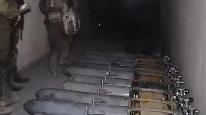 हिजबुल्लाह हथियार फैक्ट्री पर इजरायली सेना ने बड़ा दावा किया है। दक्षिणी लेबनान में भूमिगत ड्रोन फैक्ट्री से 50 ड्रोन, 8 टन विस्फोटक और कई सैन्य उपकरण बरामद किए गए हैं। जानिए पूरी रिपोर्ट।