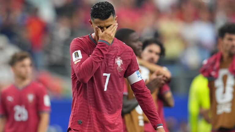Cristiano Ronaldo World Cup Exit के साथ पुर्तगाल फीफा विश्व कप 2026 से बाहर हो गया। स्पेन ने राउंड ऑफ 16 में 1-0 से जीत दर्ज की। हार के बाद क्रिस्टियानो रोनाल्डो मैदान पर भावुक होकर रो पड़े।