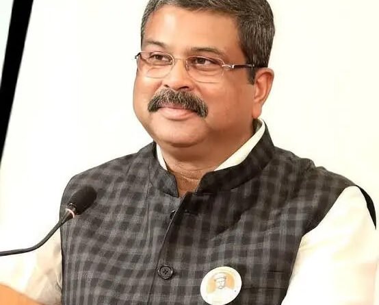 Dharmendra Pradhan Resignation के बाद भी छात्र आंदोलन जारी है। CJP प्रमुख अभिजीत दीपके ने कहा कि इस्तीफा सिर्फ पहली जीत है। जानिए छात्रों की बाकी मांगें, जे.पी. नड्डा के साथ हुई बैठक और आंदोलन का अगला रुख।