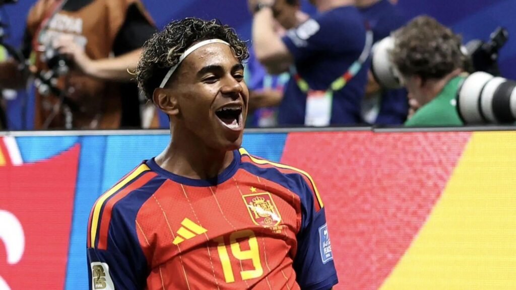FIFA World Cup 2026 में स्पेन के युवा स्टार लामिन यामाल ने फ्रांस के खिलाफ सेमीफाइनल से पहले बड़ा बयान दिया। बेल्जियम पर जीत के बाद यामाल बोले- फ्रांस को हमसे डरना चाहिए। जानिए पूरा अपडेट।