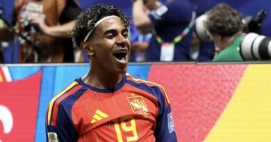 FIFA World Cup 2026 में स्पेन के युवा स्टार लामिन यामाल ने फ्रांस के खिलाफ सेमीफाइनल से पहले बड़ा बयान दिया। बेल्जियम पर जीत के बाद यामाल बोले- फ्रांस को हमसे डरना चाहिए। जानिए पूरा अपडेट।