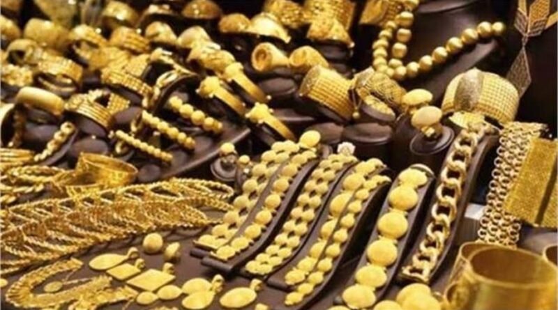 Gold Price Crash के बीच सोने की कीमत में 150 रुपये और चांदी में 5,000 रुपये की गिरावट दर्ज की गई। जानिए आज के ताजा सोना-चांदी के भाव, कीमतों में गिरावट की वजह और आगे क्या रह सकती है बाजार की चाल।