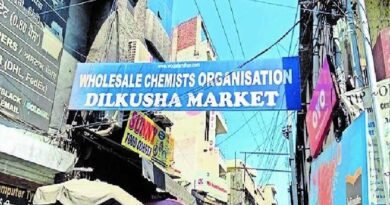 Jalandhar बिजली संकट से परेशान दिलकुशा मार्केट के दुकानदारों ने बुधवार को कंपनी बाग चौक में धरने का ऐलान किया है। लगातार बिजली कटौती, ट्रांसफॉर्मर की खराबी और लो वोल्टेज से दवा कारोबार प्रभावित हो रहा है।
