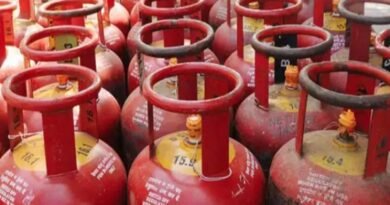 LPG Gas Price में बड़ा बदलाव। 19 किलो कमर्शियल गैस सिलेंडर हुआ सस्ता, जबकि घरेलू LPG सिलेंडर की कीमतों में कोई बदलाव नहीं। जानें नए रेट, ऑनलाइन गैस बुकिंग का तरीका और ताजा अपडेट।