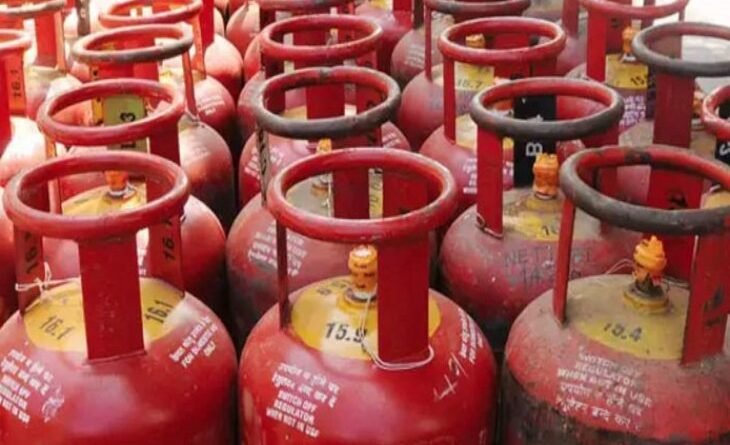 LPG Gas Price में बड़ा बदलाव। 19 किलो कमर्शियल गैस सिलेंडर हुआ सस्ता, जबकि घरेलू LPG सिलेंडर की कीमतों में कोई बदलाव नहीं। जानें नए रेट, ऑनलाइन गैस बुकिंग का तरीका और ताजा अपडेट।