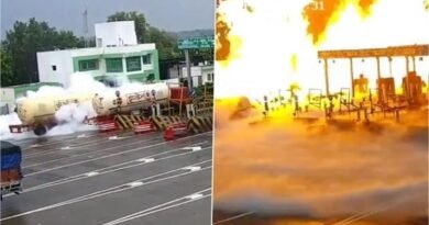 LPG टैंकर ब्लास्ट में उत्तर प्रदेश के कौशांबी में टोल प्लाजा से टकराने के बाद भीषण विस्फोट हुआ। CCTV फुटेज सामने आया है। हादसे में 4 लोगों की मौत हुई जबकि कई अन्य घायल हो गए। जानिए पूरी घटना।