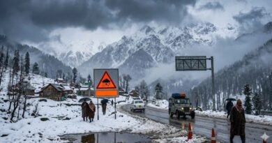 Monsoon Alert Srinagar: IMD ने श्रीनगर और जम्मू-कश्मीर में अगले 3 दिनों तक भारी बारिश, फ्लैश फ्लड और जलभराव की चेतावनी जारी की है। जानें किन इलाकों में सबसे ज्यादा असर रहेगा और मौसम का ताजा अपडेट।