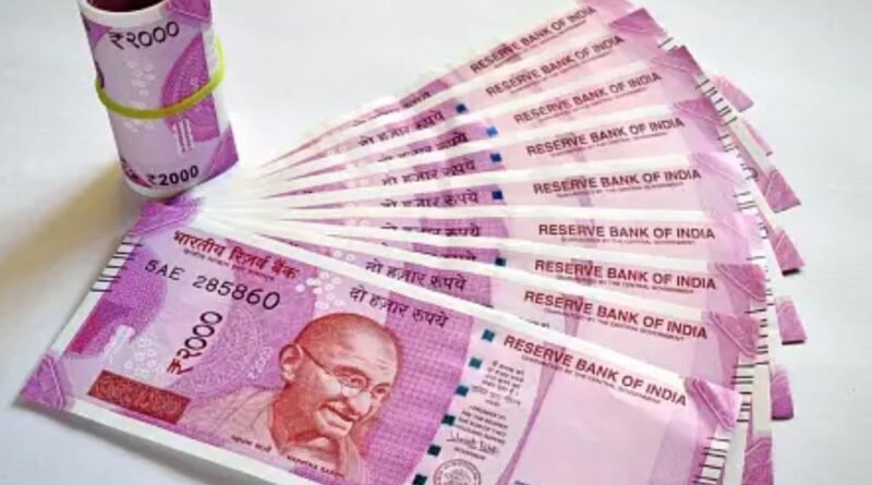 2000 Rupee Note Update: RBI ने 2000 रुपये के नोट को लेकर बड़ा अपडेट जारी किया है। जानें क्या 2000 का नोट अभी भी लीगल टेंडर है, कितने नोट वापस लौट चुके हैं और इन्हें बदलने के 3 आसान तरीके क्या हैं।