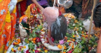 Sawan First Monday 2026: सावन के पहले सोमवार पर अमृतसर के श्री गोपाल मंदिर में बड़ी संख्या में श्रद्धालुओं ने भगवान शिव का जलाभिषेक और रुद्राभिषेक किया। हर-हर महादेव के जयकारों के बीच विशेष पूजा-अर्चना और महा मृत्युंजय जाप का आयोजन हुआ।
