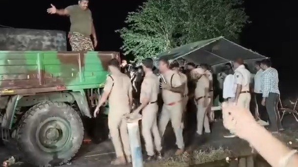 अंबाला बोरवेल हादसा में 220 फीट गहरे बोरवेल में गिरे 4 वर्षीय निरवैर की 21 घंटे चले रेस्क्यू ऑपरेशन के बाद मौत हो गई। जानिए पूरी घटना, रेस्क्यू अभियान और प्रशासन की कार्रवाई।