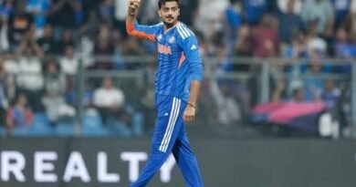 अक्षर पटेल 100 टी20I विकेट का ऐतिहासिक रिकॉर्ड बनाने से सिर्फ एक विकेट दूर हैं। IND vs ENG दूसरे टी20 मुकाबले में भारतीय ऑलराउंडर भारत के पहले स्पिनर बन सकते हैं जो टी20I में 100 विकेट पूरे करेंगे। जानिए उनके रिकॉर्ड, आंकड़े और पूरी रिपोर्ट।