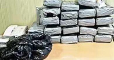 Cocaine Seized: अमेरिका के मियामी में भारत भेजी जा रही 22 किलो से अधिक कोकीन जब्त की गई। CBP ने ऑपरेशन स्ट्राइकर शील्ड के तहत स्पीकर और एम्प्लीफायर में छिपाकर भेजी जा रही 15 लाख डॉलर कीमत की कोकीन बरामद की।