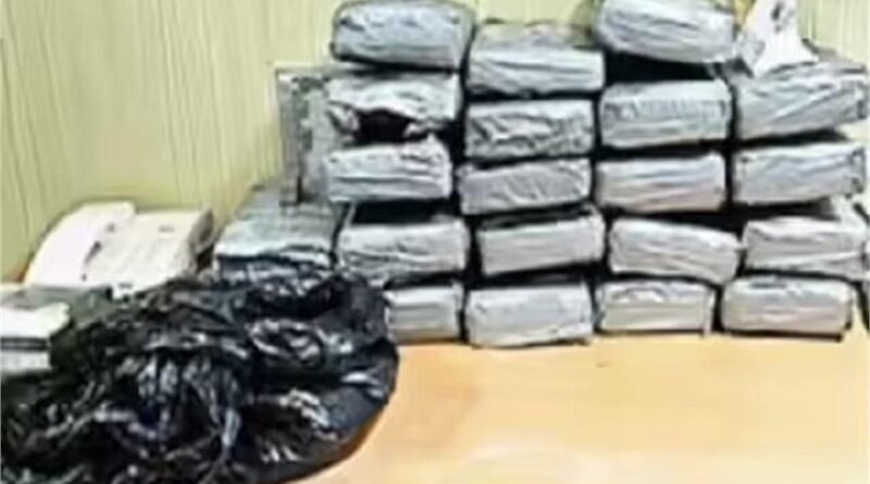 Cocaine Seized: अमेरिका के मियामी में भारत भेजी जा रही 22 किलो से अधिक कोकीन जब्त की गई। CBP ने ऑपरेशन स्ट्राइकर शील्ड के तहत स्पीकर और एम्प्लीफायर में छिपाकर भेजी जा रही 15 लाख डॉलर कीमत की कोकीन बरामद की।