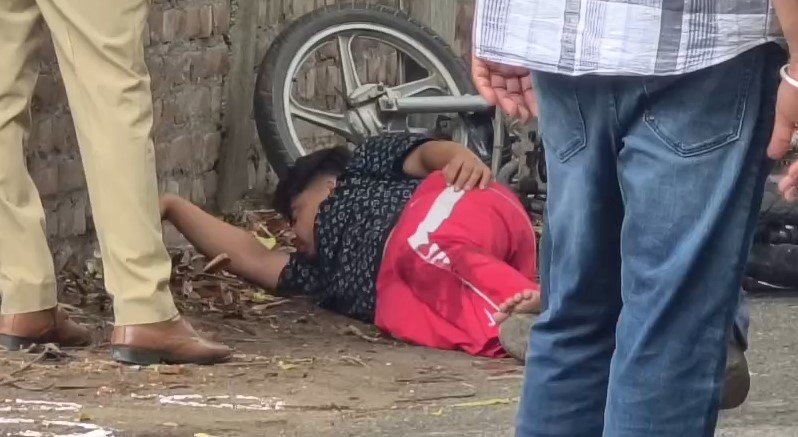 जालंधर पुलिस मुठभेड़ में डबल मर्डर केस का आरोपी शुभम उर्फ गुल्लू घायल हो गया। CP Satinder Singh ने बताया कि आरोपी ने पुलिस पर फायरिंग की, जिसके बाद जवाबी कार्रवाई में वह घायल हुआ। पढ़ें पूरी खबर।
