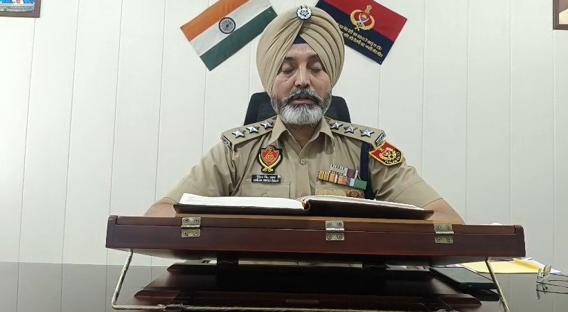 जालंधर फायरिंग मामला में नूरमहल के पास कार सवार युवक और युवती द्वारा दो भाइयों पर कथित फायरिंग का मामला सामने आया है। पुलिस ने केस दर्ज कर दो आरोपियों को गिरफ्तार कर लिया है, जबकि घायल युवक का अस्पताल में इलाज जारी है।