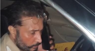 जालंधर में नशे में धुत्त पुलिस कर्मी का वीडियो वायरल होने के बाद पुलिस कमिश्नर ने सख्त कार्रवाई की। ADCP गुरबाज सिंह के निर्देश पर पुलिस कर्मी को सस्पेंड कर लाइन हाजिर कर दिया गया। जानिए पूरा मामला।