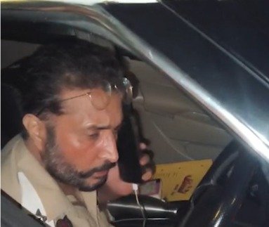 जालंधर में नशे में धुत्त पुलिस कर्मी का वीडियो वायरल होने के बाद पुलिस कमिश्नर ने सख्त कार्रवाई की। ADCP गुरबाज सिंह के निर्देश पर पुलिस कर्मी को सस्पेंड कर लाइन हाजिर कर दिया गया। जानिए पूरा मामला।