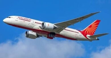 दिल्ली-NCR में भारी बारिश के बीच Air India, IndiGo और Akasa Air ने उड़ानों के शेड्यूल में बदलाव किया है। IMD के ऑरेंज अलर्ट के बाद यात्रियों को फ्लाइट स्टेटस चेक करने की सलाह दी गई है।