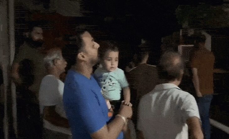 पठानकोट में 4 दिनों से ब्लैकआउट के कारण वार्ड नंबर 6 लमीनी और विश्वकर्मा नगर में 96 घंटे से बिजली-पानी ठप है। गर्मी से लोग बेहाल हैं और पावरकॉम के खिलाफ स्थानीय लोगों का गुस्सा बढ़ता जा रहा है।