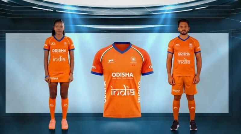भारतीय हॉकी भगवा जर्सी विवाद ने देशभर में नई बहस छेड़ दी है। FIH हॉकी वर्ल्ड कप से पहले भारतीय हॉकी टीम की नीली जर्सी की जगह भगवा जर्सी पहनने के फैसले पर विपक्ष, प्रियंका गांधी और हॉकी इंडिया आमने-सामने हैं। जानिए पूरा मामला।