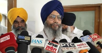 सतलुज फिल्म पर बैन के विरोध में शिरोमणि गुरुद्वारा प्रबंधक कमेटी (SGPC) ने अमृतसर में विशाल रोष मार्च का ऐलान किया है। डीसी को ज्ञापन सौंपकर फिल्म से प्रतिबंध हटाने की मांग की जाएगी।